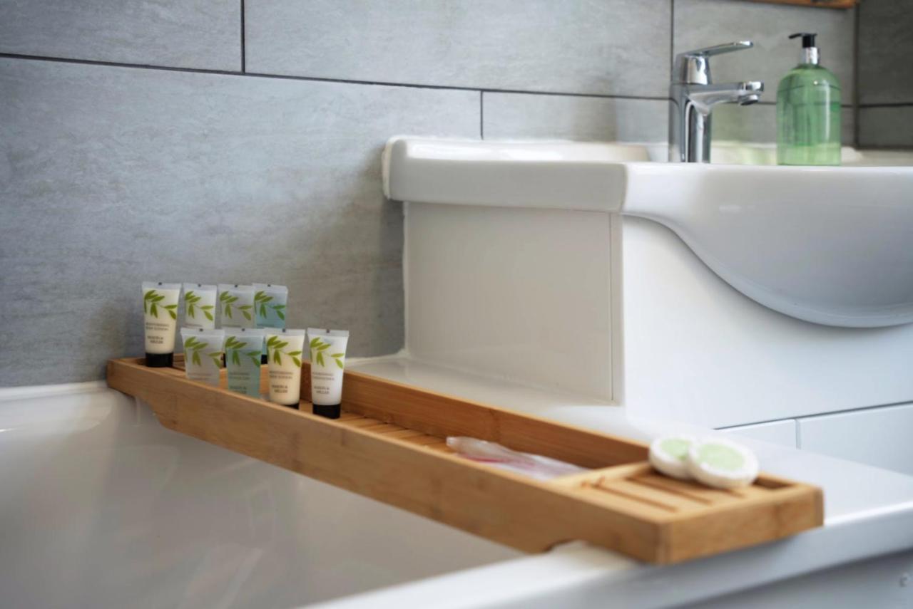 Sophie Place In Vauxhall - 3 Double Beds, 1 Sofa Bed, Spacious Лондон Экстерьер фото